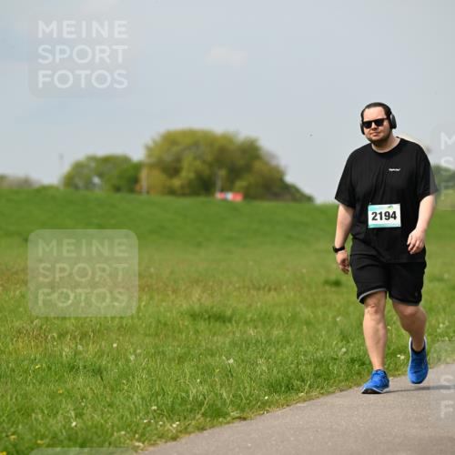 10.05.2026 - 8. Wedeler Halbmarathon Dr. Thomas Lammeyer http://msf.ph/oto/9707041 10.05.2026 11:58:42 Laufen 2194 meine-sportfotos.de