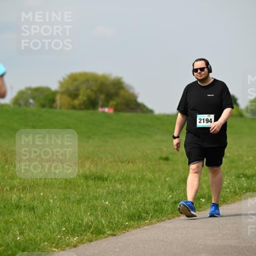 10.05.2026 - 8. Wedeler Halbmarathon Dr. Thomas Lammeyer http://msf.ph/oto/9707043 10.05.2026 11:58:42 Laufen 2194, 2221 meine-sportfotos.de