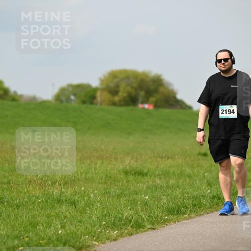 10.05.2026 - 8. Wedeler Halbmarathon Dr. Thomas Lammeyer http://msf.ph/oto/9707046 10.05.2026 11:58:42 Laufen 2194 meine-sportfotos.de