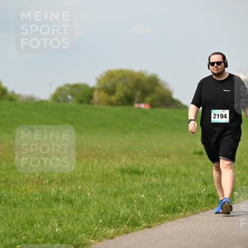 10.05.2026 - 8. Wedeler Halbmarathon Dr. Thomas Lammeyer http://msf.ph/oto/9707048 10.05.2026 11:58:42 Laufen 2194 meine-sportfotos.de