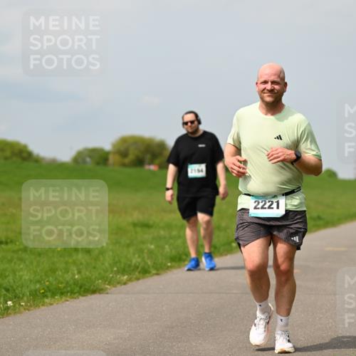 10.05.2026 - 8. Wedeler Halbmarathon Dr. Thomas Lammeyer http://msf.ph/oto/9707050 10.05.2026 11:58:43 Laufen 2154, 2221 meine-sportfotos.de
