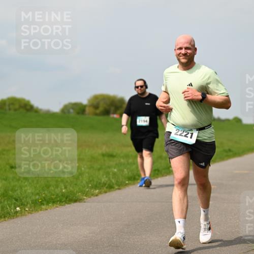 10.05.2026 - 8. Wedeler Halbmarathon Dr. Thomas Lammeyer http://msf.ph/oto/9707052 10.05.2026 11:58:43 Laufen 2154, 2221 meine-sportfotos.de