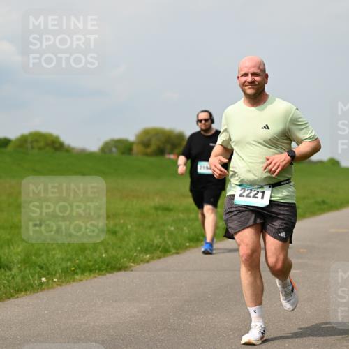 10.05.2026 - 8. Wedeler Halbmarathon Dr. Thomas Lammeyer http://msf.ph/oto/9707055 10.05.2026 11:58:44 Laufen 2154, 2221 meine-sportfotos.de