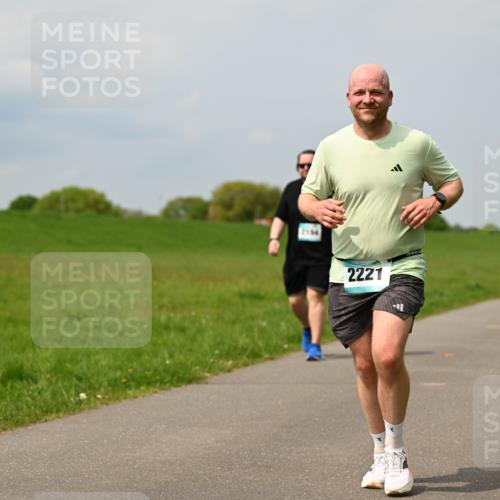 10.05.2026 - 8. Wedeler Halbmarathon Dr. Thomas Lammeyer http://msf.ph/oto/9707057 10.05.2026 11:58:44 Laufen 2154, 2221 meine-sportfotos.de
