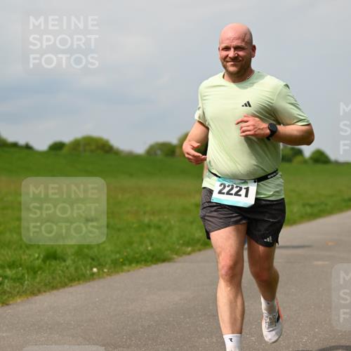 10.05.2026 - 8. Wedeler Halbmarathon Dr. Thomas Lammeyer http://msf.ph/oto/9707068 10.05.2026 11:58:44 Laufen 2221 meine-sportfotos.de
