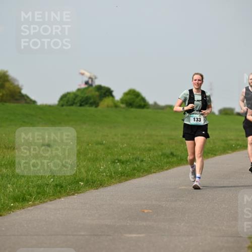 10.05.2026 - 8. Wedeler Halbmarathon Dr. Thomas Lammeyer http://msf.ph/oto/9707143 10.05.2026 11:58:57 Laufen 133, 134 meine-sportfotos.de