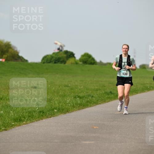 10.05.2026 - 8. Wedeler Halbmarathon Dr. Thomas Lammeyer http://msf.ph/oto/9707146 10.05.2026 11:58:57 Laufen 133, 134 meine-sportfotos.de