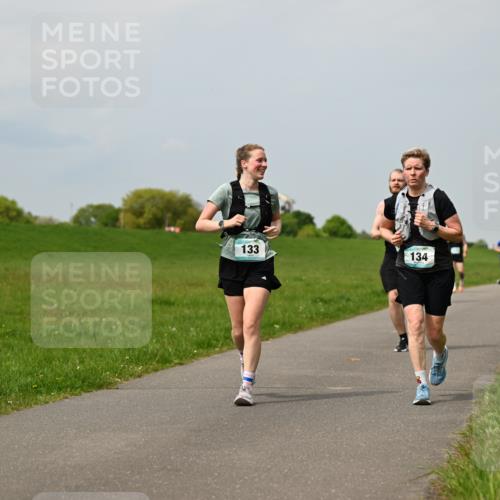 10.05.2026 - 8. Wedeler Halbmarathon Dr. Thomas Lammeyer http://msf.ph/oto/9707207 10.05.2026 11:59:01 Laufen 133, 134 meine-sportfotos.de