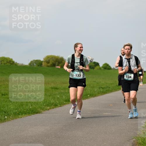 10.05.2026 - 8. Wedeler Halbmarathon Dr. Thomas Lammeyer http://msf.ph/oto/9707212 10.05.2026 11:59:01 Laufen 133, 134 meine-sportfotos.de