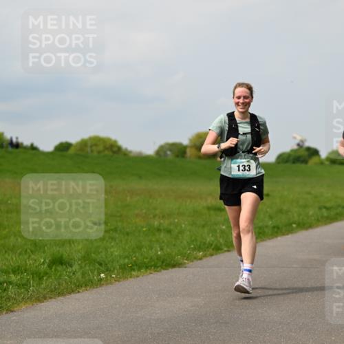 10.05.2026 - 8. Wedeler Halbmarathon Dr. Thomas Lammeyer http://msf.ph/oto/9707219 10.05.2026 11:59:02 Laufen 133, 134 meine-sportfotos.de