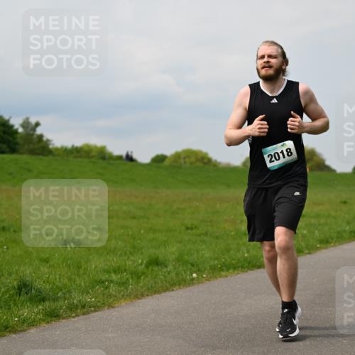 10.05.2026 - 8. Wedeler Halbmarathon Dr. Thomas Lammeyer http://msf.ph/oto/9707258 10.05.2026 11:59:05 Laufen 2018 meine-sportfotos.de