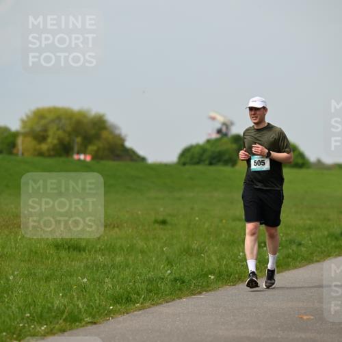 10.05.2026 - 8. Wedeler Halbmarathon Dr. Thomas Lammeyer http://msf.ph/oto/9707278 10.05.2026 11:59:07 Laufen 505, 2173 meine-sportfotos.de