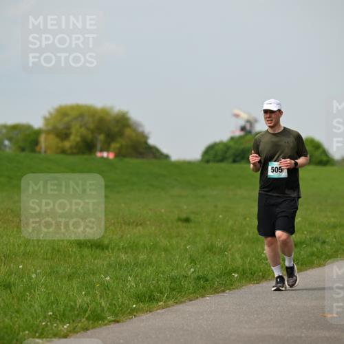 10.05.2026 - 8. Wedeler Halbmarathon Dr. Thomas Lammeyer http://msf.ph/oto/9707284 10.05.2026 11:59:07 Laufen 505, 2173 meine-sportfotos.de