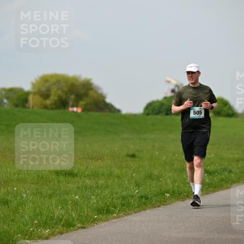 10.05.2026 - 8. Wedeler Halbmarathon Dr. Thomas Lammeyer http://msf.ph/oto/9707287 10.05.2026 11:59:07 Laufen 505, 2173 meine-sportfotos.de
