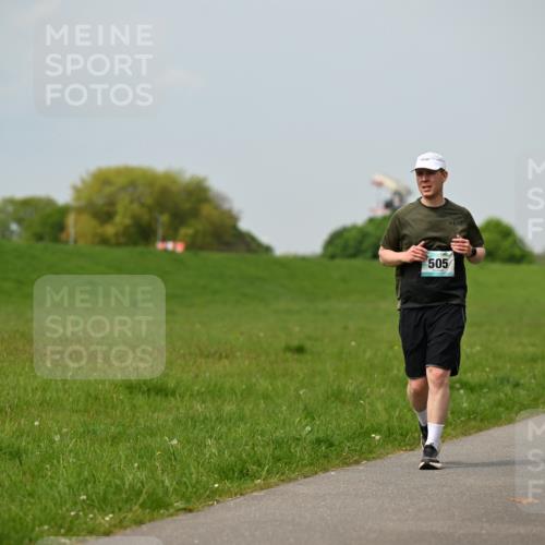 10.05.2026 - 8. Wedeler Halbmarathon Dr. Thomas Lammeyer http://msf.ph/oto/9707289 10.05.2026 11:59:08 Laufen 505, 217 meine-sportfotos.de
