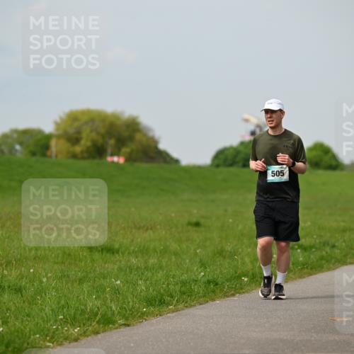 10.05.2026 - 8. Wedeler Halbmarathon Dr. Thomas Lammeyer http://msf.ph/oto/9707297 10.05.2026 11:59:08 Laufen 505, 2173 meine-sportfotos.de