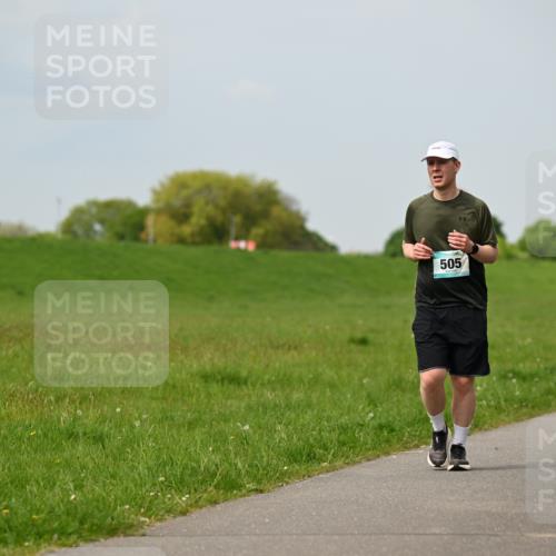 10.05.2026 - 8. Wedeler Halbmarathon Dr. Thomas Lammeyer http://msf.ph/oto/9707306 10.05.2026 11:59:08 Laufen 505, 2173 meine-sportfotos.de
