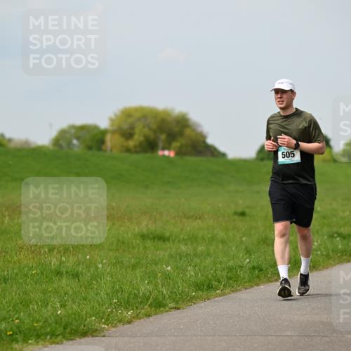 10.05.2026 - 8. Wedeler Halbmarathon Dr. Thomas Lammeyer http://msf.ph/oto/9707308 10.05.2026 11:59:09 Laufen 505, 2173 meine-sportfotos.de