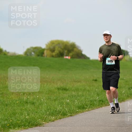 10.05.2026 - 8. Wedeler Halbmarathon Dr. Thomas Lammeyer http://msf.ph/oto/9707313 10.05.2026 11:59:09 Laufen 505, 2173 meine-sportfotos.de