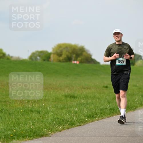 10.05.2026 - 8. Wedeler Halbmarathon Dr. Thomas Lammeyer http://msf.ph/oto/9707316 10.05.2026 11:59:09 Laufen 505 meine-sportfotos.de
