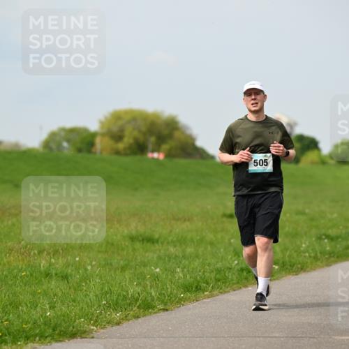 10.05.2026 - 8. Wedeler Halbmarathon Dr. Thomas Lammeyer http://msf.ph/oto/9707318 10.05.2026 11:59:09 Laufen 505, 2173, 1030 meine-sportfotos.de