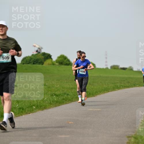 10.05.2026 - 8. Wedeler Halbmarathon Dr. Thomas Lammeyer http://msf.ph/oto/9707325 10.05.2026 11:59:10 Laufen 505, 783, 1039 meine-sportfotos.de