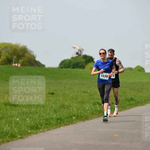 10.05.2026 - 8. Wedeler Halbmarathon Dr. Thomas Lammeyer http://msf.ph/oto/9707349 10.05.2026 11:59:11 Laufen 1039 meine-sportfotos.de