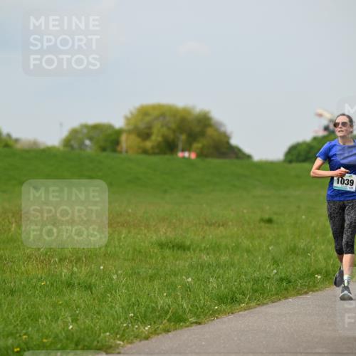 10.05.2026 - 8. Wedeler Halbmarathon Dr. Thomas Lammeyer http://msf.ph/oto/9707364 10.05.2026 11:59:12 Laufen 1039, 2173 meine-sportfotos.de