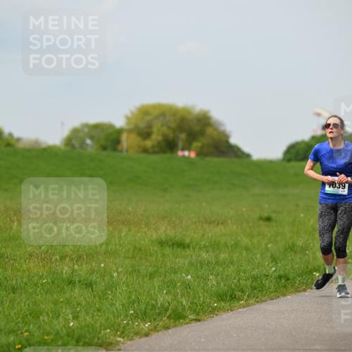 10.05.2026 - 8. Wedeler Halbmarathon Dr. Thomas Lammeyer http://msf.ph/oto/9707367 10.05.2026 11:59:12 Laufen 1039, 890, 2173 meine-sportfotos.de