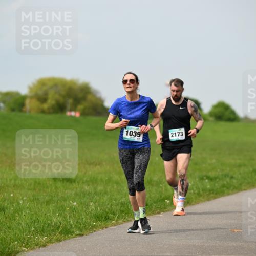 10.05.2026 - 8. Wedeler Halbmarathon Dr. Thomas Lammeyer http://msf.ph/oto/9707381 10.05.2026 11:59:13 Laufen 1039, 890, 2173 meine-sportfotos.de