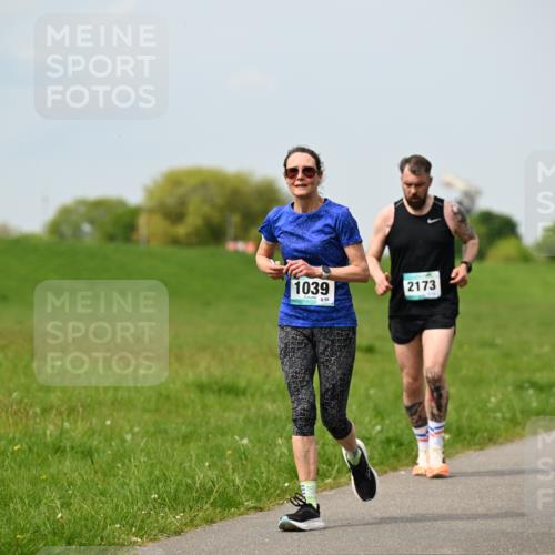 10.05.2026 - 8. Wedeler Halbmarathon Dr. Thomas Lammeyer http://msf.ph/oto/9707388 10.05.2026 11:59:14 Laufen 1039, 2173 meine-sportfotos.de