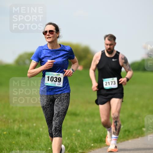 10.05.2026 - 8. Wedeler Halbmarathon Dr. Thomas Lammeyer http://msf.ph/oto/9707394 10.05.2026 11:59:15 Laufen 1039, 2173 meine-sportfotos.de