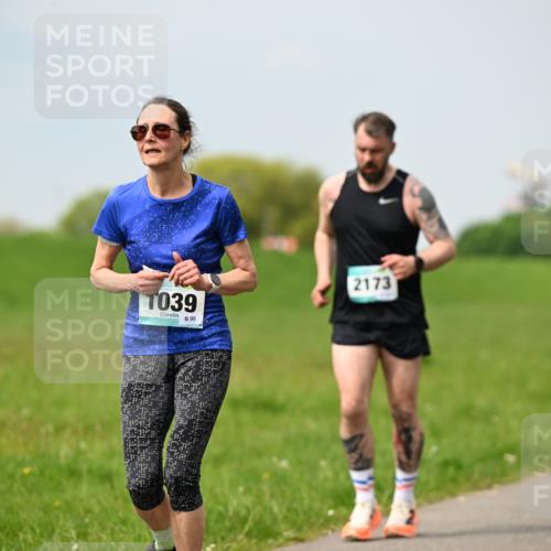 10.05.2026 - 8. Wedeler Halbmarathon Dr. Thomas Lammeyer http://msf.ph/oto/9707402 10.05.2026 11:59:15 Laufen 039, 2173 meine-sportfotos.de