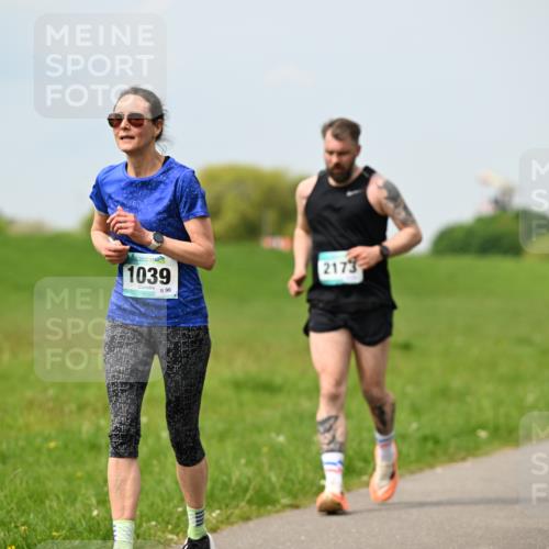 10.05.2026 - 8. Wedeler Halbmarathon Dr. Thomas Lammeyer http://msf.ph/oto/9707404 10.05.2026 11:59:15 Laufen 1039, 2173 meine-sportfotos.de