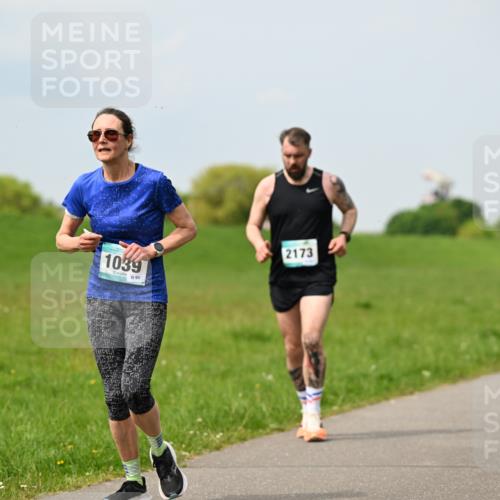 10.05.2026 - 8. Wedeler Halbmarathon Dr. Thomas Lammeyer http://msf.ph/oto/9707406 10.05.2026 11:59:15 Laufen 1039, 2173 meine-sportfotos.de