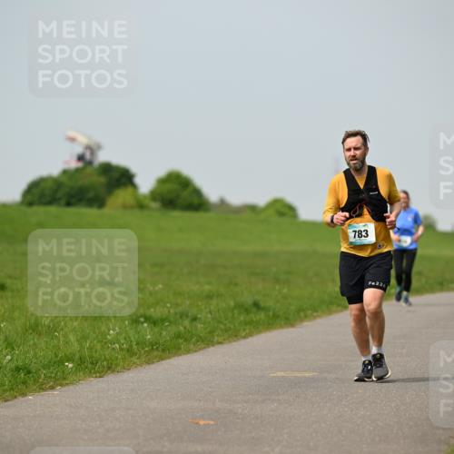 10.05.2026 - 8. Wedeler Halbmarathon Dr. Thomas Lammeyer http://msf.ph/oto/9707413 10.05.2026 11:59:16 Laufen 783, 226 meine-sportfotos.de