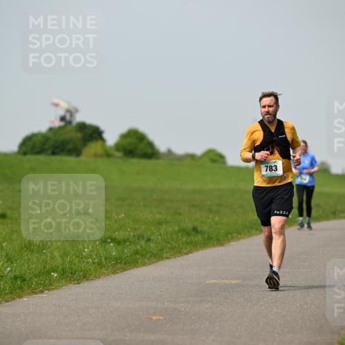 10.05.2026 - 8. Wedeler Halbmarathon Dr. Thomas Lammeyer http://msf.ph/oto/9707415 10.05.2026 11:59:16 Laufen 783, 226 meine-sportfotos.de