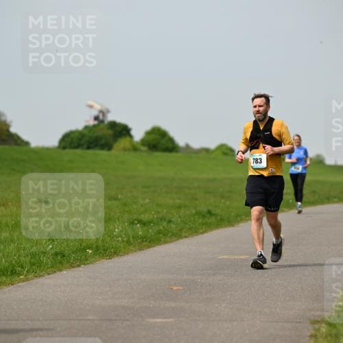 10.05.2026 - 8. Wedeler Halbmarathon Dr. Thomas Lammeyer http://msf.ph/oto/9707421 10.05.2026 11:59:17 Laufen 783, 220 meine-sportfotos.de