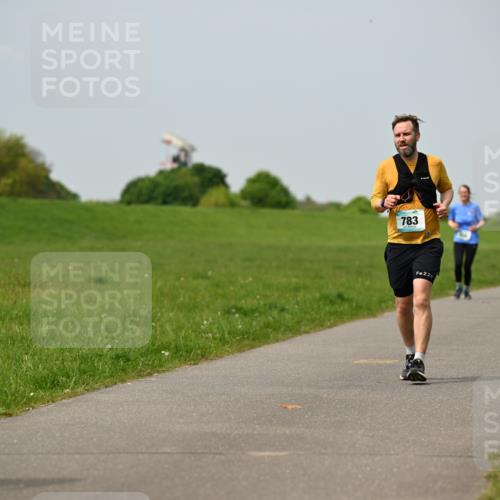 10.05.2026 - 8. Wedeler Halbmarathon Dr. Thomas Lammeyer http://msf.ph/oto/9707424 10.05.2026 11:59:17 Laufen 783 meine-sportfotos.de
