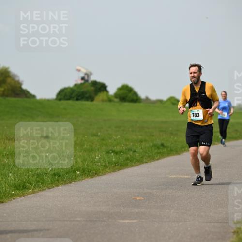 10.05.2026 - 8. Wedeler Halbmarathon Dr. Thomas Lammeyer http://msf.ph/oto/9707426 10.05.2026 11:59:17 Laufen 783, 220 meine-sportfotos.de