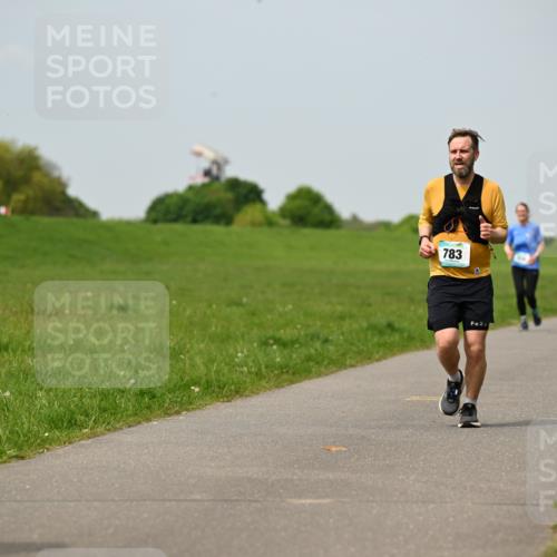 10.05.2026 - 8. Wedeler Halbmarathon Dr. Thomas Lammeyer http://msf.ph/oto/9707428 10.05.2026 11:59:17 Laufen 783 meine-sportfotos.de