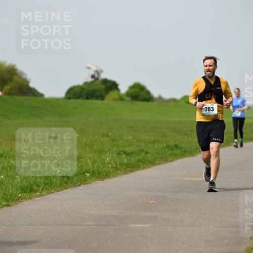 10.05.2026 - 8. Wedeler Halbmarathon Dr. Thomas Lammeyer http://msf.ph/oto/9707430 10.05.2026 11:59:17 Laufen 783, 226 meine-sportfotos.de