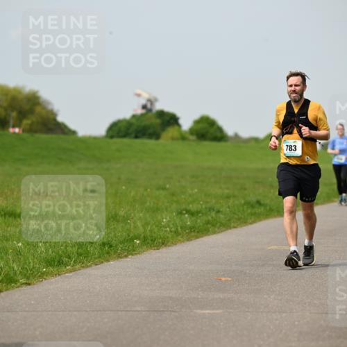 10.05.2026 - 8. Wedeler Halbmarathon Dr. Thomas Lammeyer http://msf.ph/oto/9707433 10.05.2026 11:59:17 Laufen 783 meine-sportfotos.de