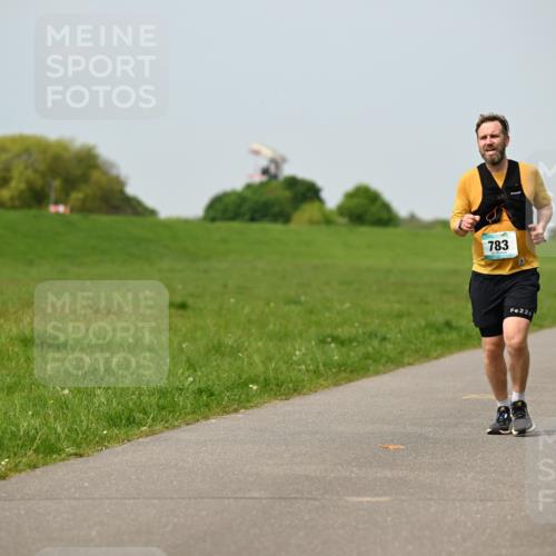 10.05.2026 - 8. Wedeler Halbmarathon Dr. Thomas Lammeyer http://msf.ph/oto/9707435 10.05.2026 11:59:18 Laufen 783, 226 meine-sportfotos.de