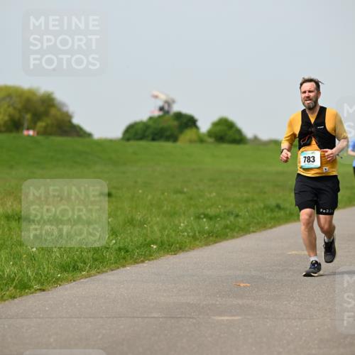10.05.2026 - 8. Wedeler Halbmarathon Dr. Thomas Lammeyer http://msf.ph/oto/9707437 10.05.2026 11:59:18 Laufen 783, 220 meine-sportfotos.de
