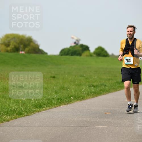 10.05.2026 - 8. Wedeler Halbmarathon Dr. Thomas Lammeyer http://msf.ph/oto/9707446 10.05.2026 11:59:18 Laufen 783, 220 meine-sportfotos.de