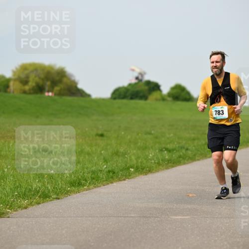 10.05.2026 - 8. Wedeler Halbmarathon Dr. Thomas Lammeyer http://msf.ph/oto/9707451 10.05.2026 11:59:18 Laufen 783, 220 meine-sportfotos.de