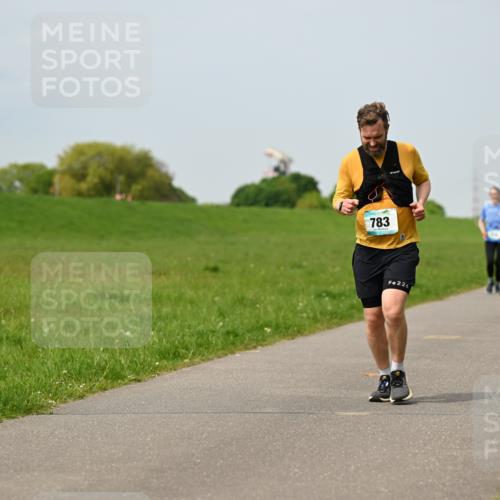 10.05.2026 - 8. Wedeler Halbmarathon Dr. Thomas Lammeyer http://msf.ph/oto/9707463 10.05.2026 11:59:19 Laufen 783, 226 meine-sportfotos.de