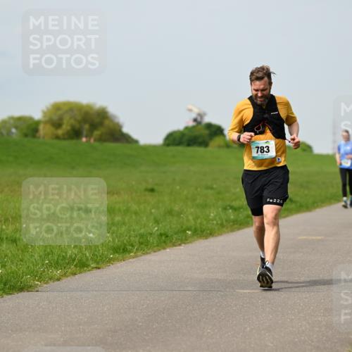 10.05.2026 - 8. Wedeler Halbmarathon Dr. Thomas Lammeyer http://msf.ph/oto/9707468 10.05.2026 11:59:19 Laufen 783, 226 meine-sportfotos.de