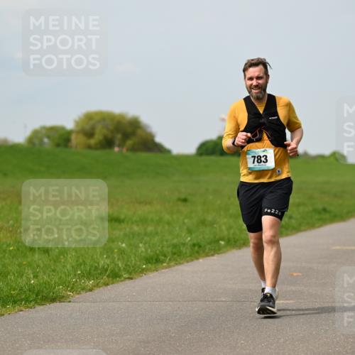10.05.2026 - 8. Wedeler Halbmarathon Dr. Thomas Lammeyer http://msf.ph/oto/9707475 10.05.2026 11:59:20 Laufen 783, 226 meine-sportfotos.de